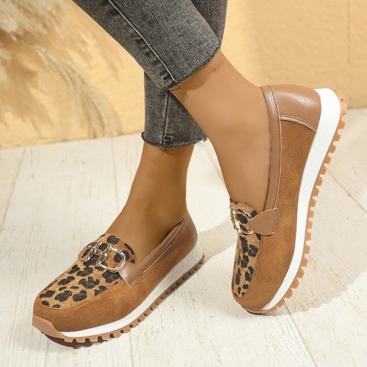 Round Toe Flat Bottom Metal Buckle Low-cut Leisure Pumps